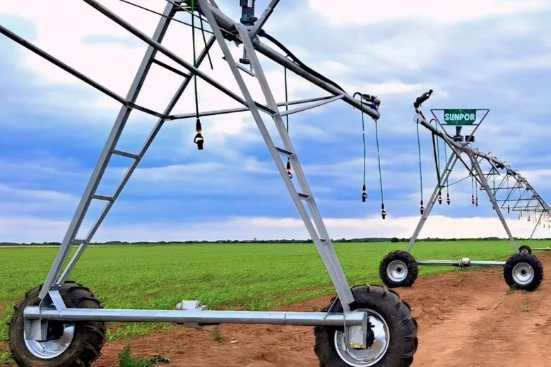 Centre pivot irrigation system on a commercial farm